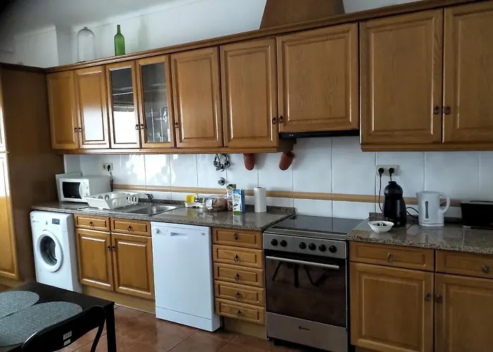 Spacious Central 2 Bedroom Apartment