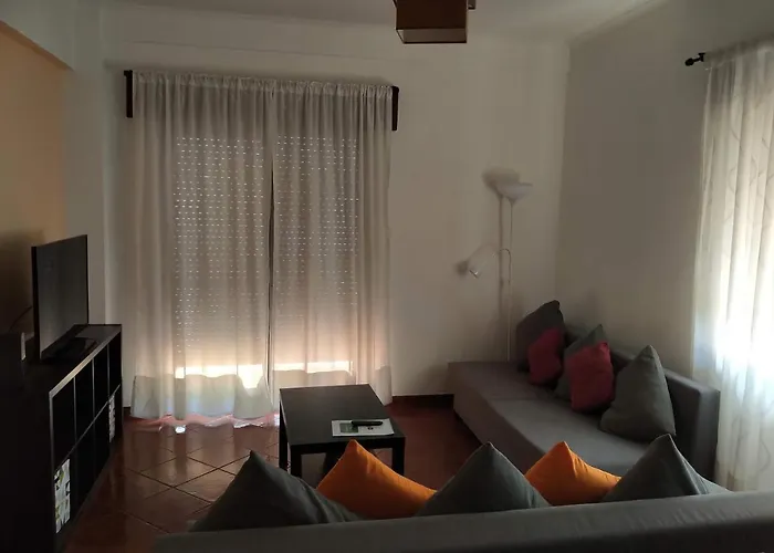 Spacious Central 2 Bedroom Apartment