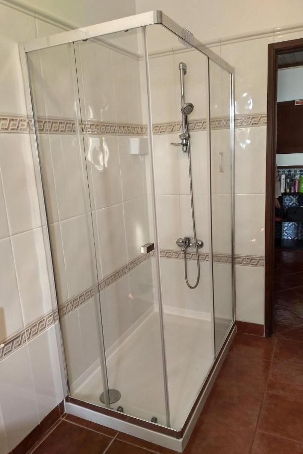 Spacious 2 Bedroom Apartment *
