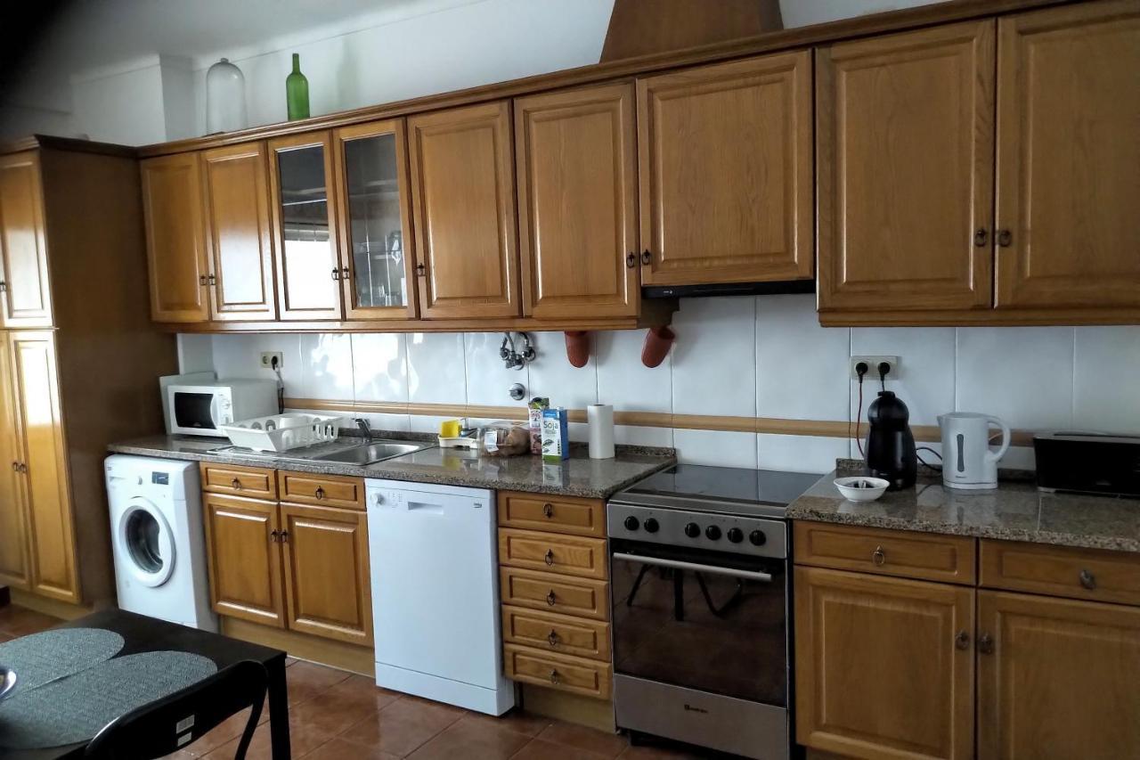 Spacious 2 Bedroom Apartment Setubal